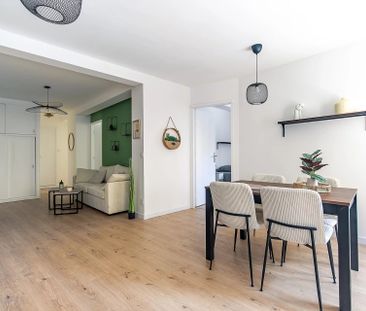 Location Appartement 4 pièces 69m² MARSEILLE 5ème - Photo 2