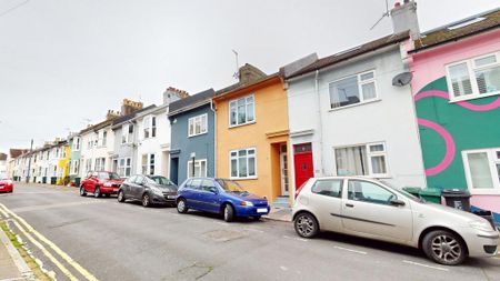 4 bedroom terraced house to rent - Photo 4