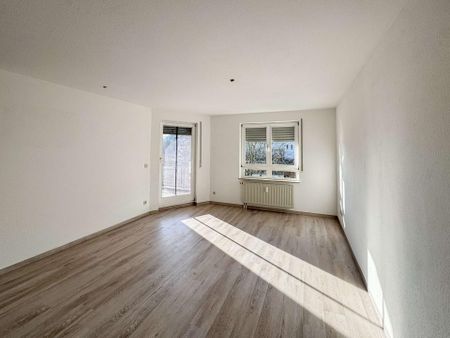 toll geschnittene 2-Raum-Wohnung mit großem Sonnenbalkon - Photo 2