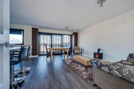 23 Balmoral Court, Belfast, BT9 7GR - Photo 4