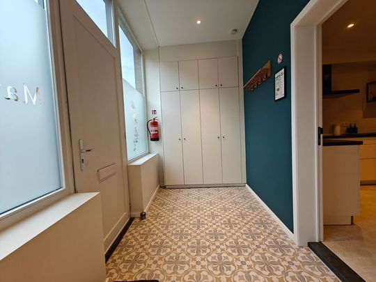 Ruime stadswoning met vier slaapkamers en stadskoer in het centrum van Ieper - Photo 1