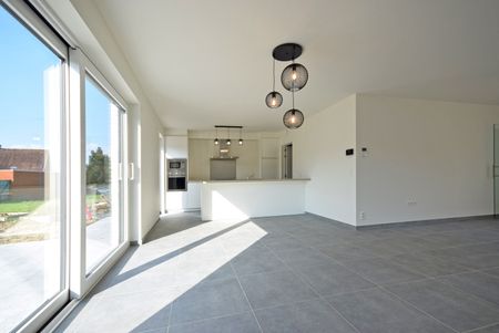 Nieuwbouwwoning te huur in Westrozebeke – Moderne halfopen bebouwing met ruime tuin en topligging - Photo 5