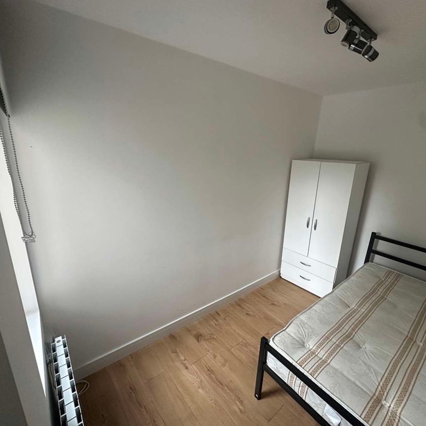 Scotland Green Road Room 5 - Photo 1