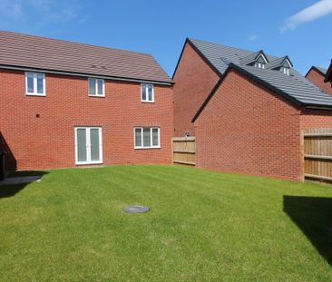 4 bedroom semi-detached house to rent - Photo 1