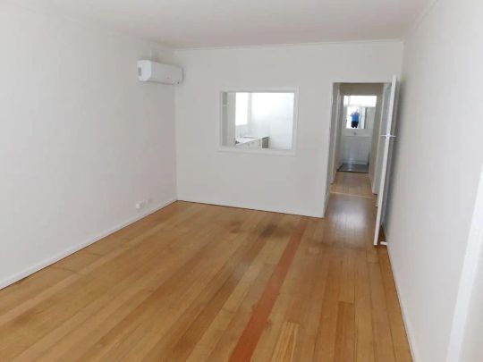 “2 Bedroom GROUND LEVEL Apartment with large COURTYARD” - Photo 1