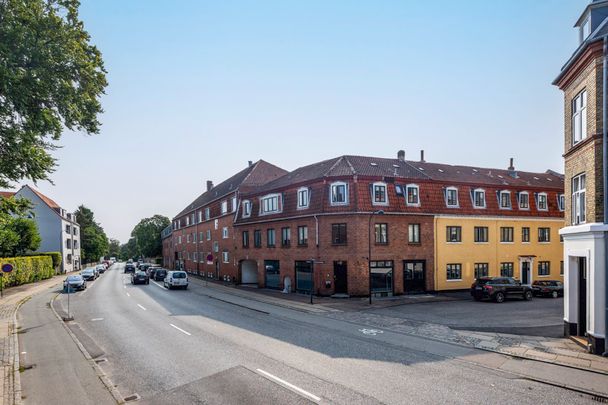 Nyistandsat lejlighed | Charlottenlund - Foto 1