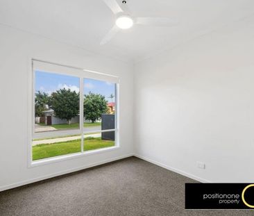 Brand New Family Home with a huge floorplan of 246m2! Only 1.5Km to... - Photo 2