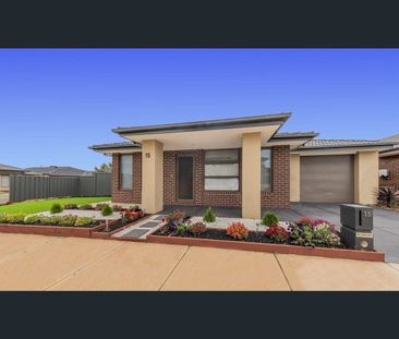 15 Augusta Way, Strathtulloh, Vic 3338 - Photo 3