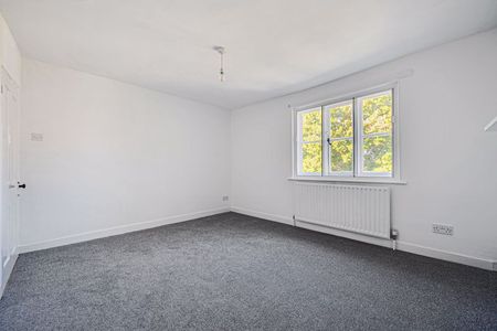 Meadrow, Godalming - 2 bedrooms Property for lettings - Seymours - Photo 2