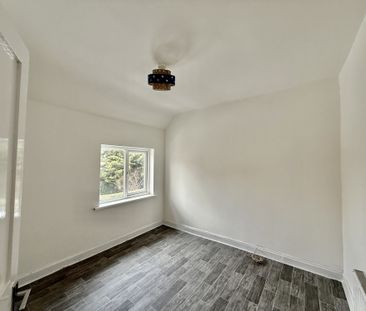 Three‑bed semi‑detached home with lounge, kitchen, downstairs bathr... - Photo 4