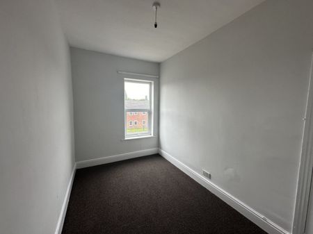 2 bed Terraced - To Let - Photo 4