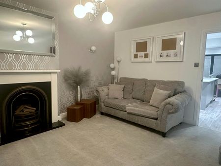 Semi-detached house to rent on - Photo 2