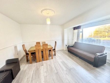 Whitchurch Road, Harold Hill, RM3 9EU, Property for rent - Photo 3