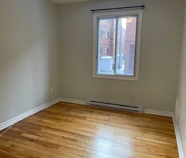 8120 Av. Wiseman - Photo 2