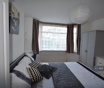 4 bedroom semi-detached house to rent - Photo 1