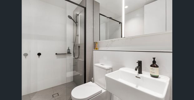 Furnished Modern And Luxurious Apartment WIth Space - Photo 1