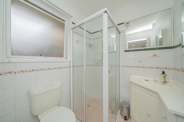 Family Home in central location - Available now - Photo 1