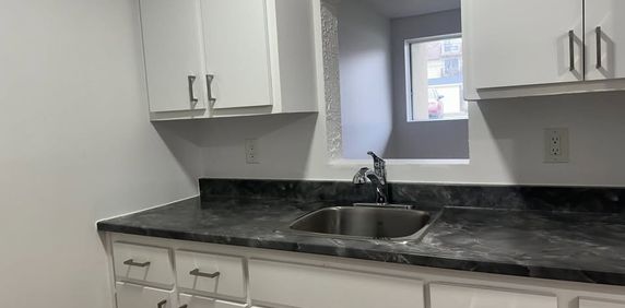 5½ RÉNOVÉ|INTERNET-CHAUFFAGE-EAU CHAUDE - Photo 2