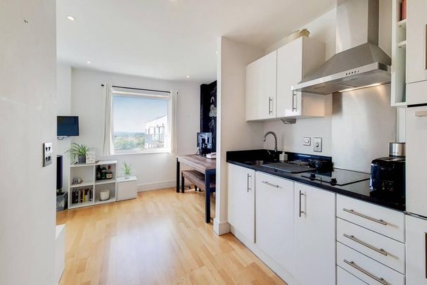 Studio to rent - Photo 1