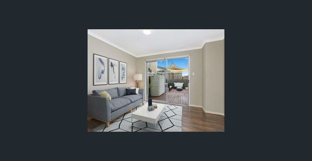 Unique 2 storey terrace close to all amenities - Photo 1