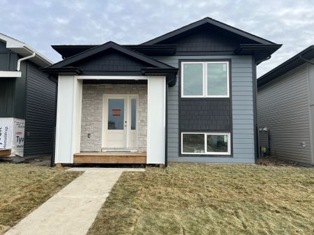 Brand New 3-Bedroom 2 Full Bathroom Aspen Ridge-Saskatoon First Month 1/2 Price - Photo 3