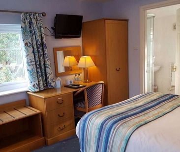 Former Hotel, now Contractor Accommodation, Ensuite Rooms by the We... - Photo 3
