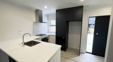 Brand New Home in a Quiet Chartwell Street - Photo 5