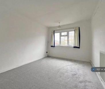 3 bedroom flat to rent - Photo 3