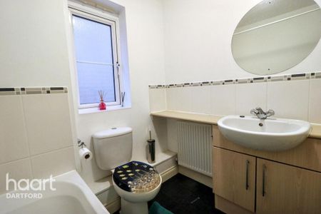 3 bedroom end of terrace house to rent - Photo 2