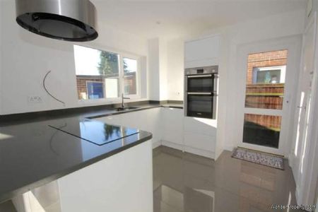 3 bedroom property to rent in Hemel Hempstead - Photo 3