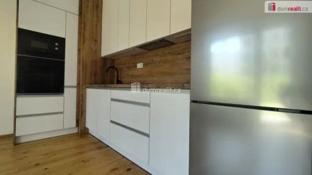Moderní novostavba 2+kk se zahradou a terasou v rezidenci Nuselský Pivovar - Photo 3