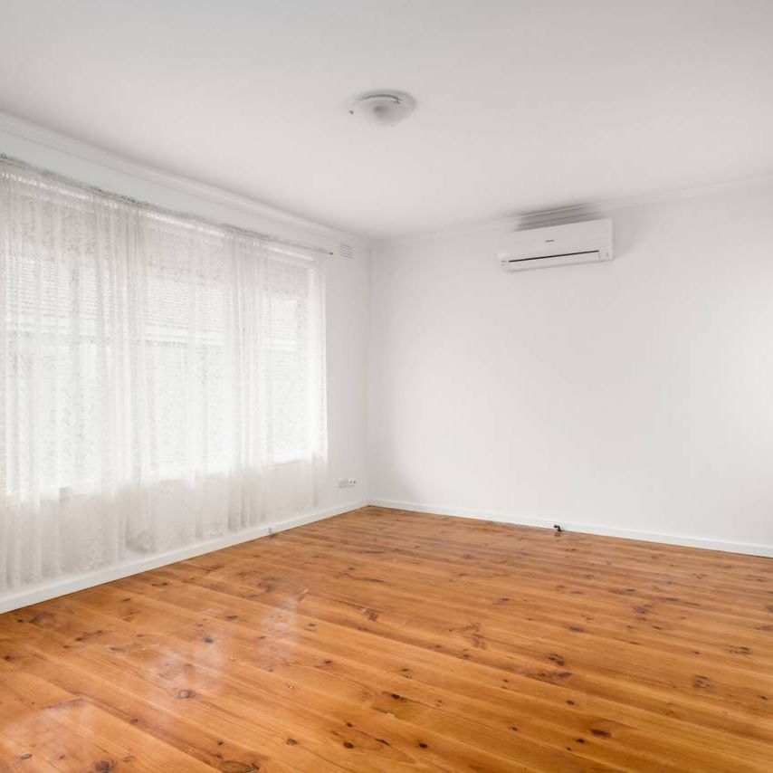 SPACIOUS | TWO BEDROOM | QUIET BLOCK - Photo 1