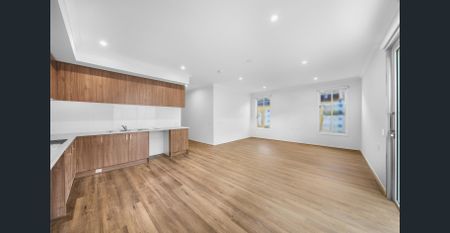 Beautiful 3-Bedroom Home, All with Private Ensuites - Photo 5