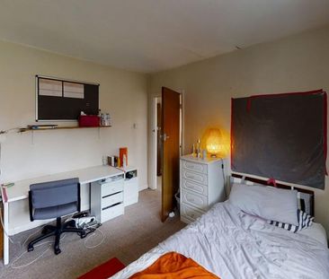 4 bedroom semi-detached house to rent - Photo 4