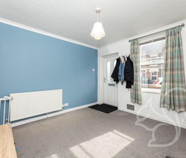 2 bedroom semi-detached house to rent - Photo 4