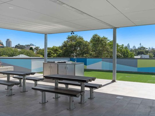 BRIGHT & MODERN - Photo 1