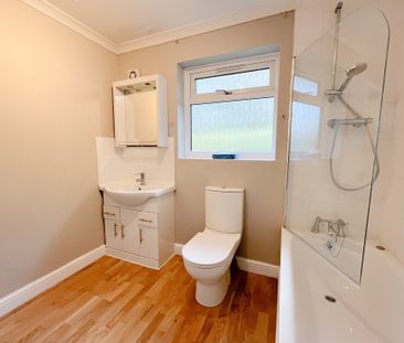 Main Street, Lincoln, Scothern - Photo 5