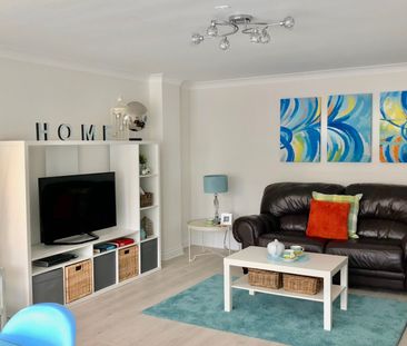 Detached house in Shinfield Room 1 - Photo 1