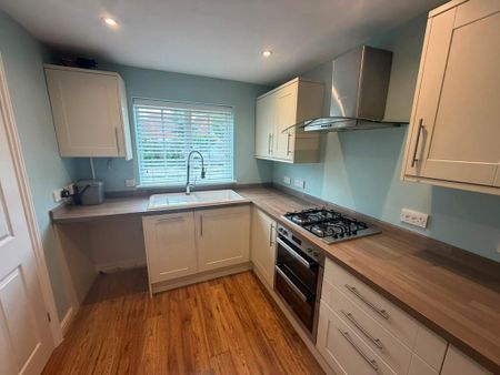 3 bedroom semi-detached house to rent - Photo 2