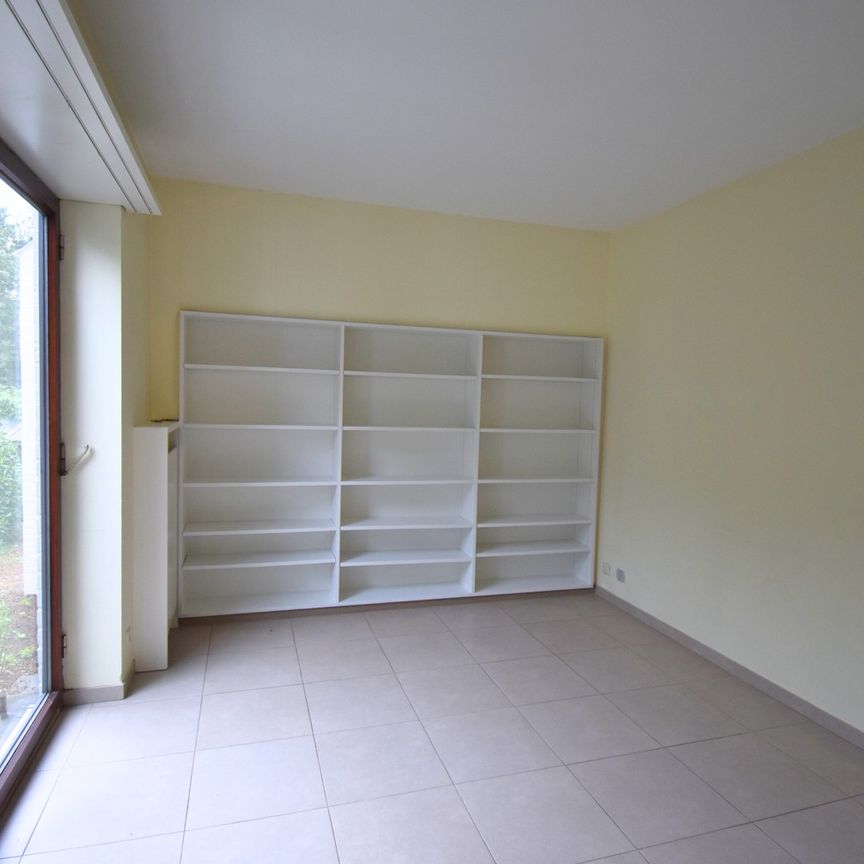 Karaktervolle villa met 3 slaapkamers, garage en zonnige tuin - Photo 1