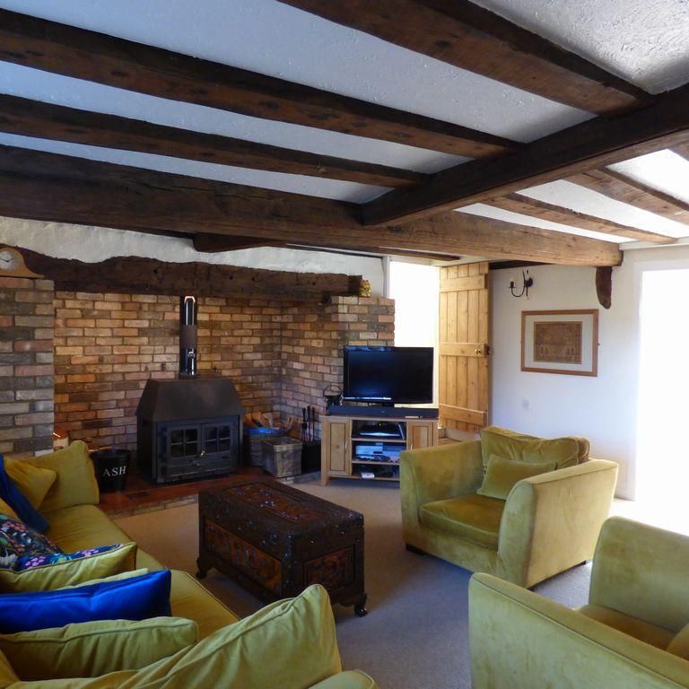 4 bedroom semi-detached house to rent - Photo 1