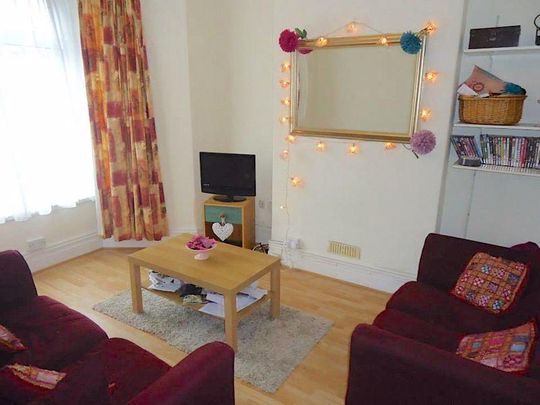 3 bedroom terraced house to rent - Photo 1