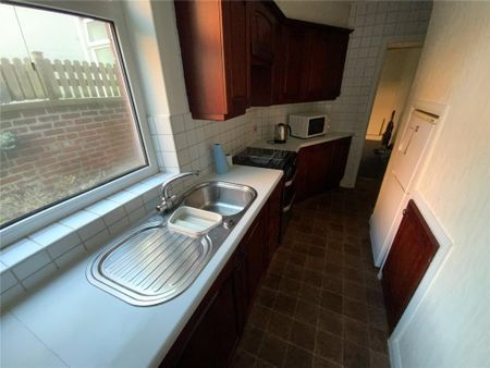 2 bedroom terraced house to rent - Photo 5