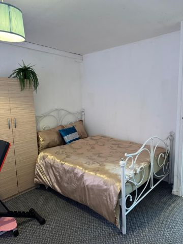 Room in a Shared Flat, Harts Lane, IG11 - Photo 3