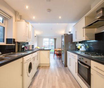 Top-spec 2-bathroom architecturally-designed property in prime loca... - Photo 1