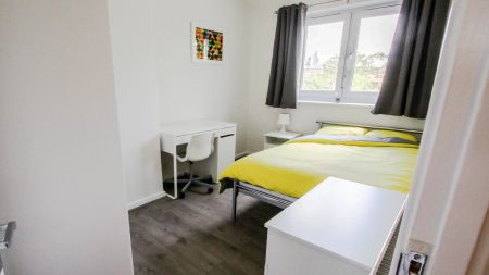 Sovereign House – Room 3 - Photo 2