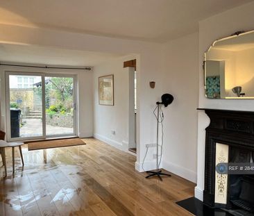 4 bedroom end of terrace house to rent - Photo 1