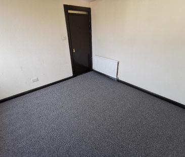 3 bedroom flat to rent - Photo 3
