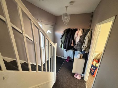 3 bed Semi-Detached - To Let - Photo 3