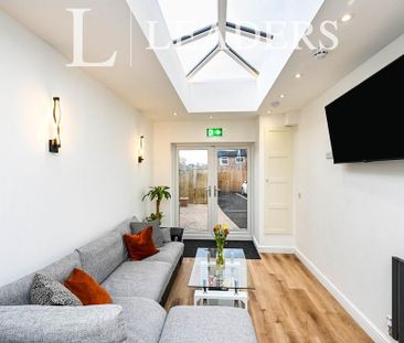 1 bedroom in a house share to rent - Photo 2
